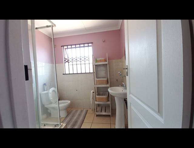 3 BEDROOM FREEHOLD TO LET IN MANDELA VIEW
